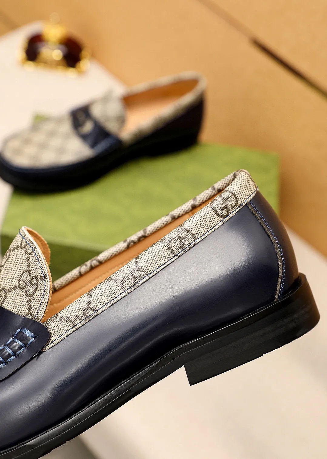 Men's shoes 💰480 💐 Product trademark: GUCCI "Gucci" casual leather shoes Regular size: 38-44 (45🉑️customized) Product materials: Selected imported first-layer open-edge beaded cowhide leather upper + luxury hardware buckle, imported water-dyed cowhide leather lining. Strong three-dimensional visual effect, combined outsole Color: 3⃣️colors available